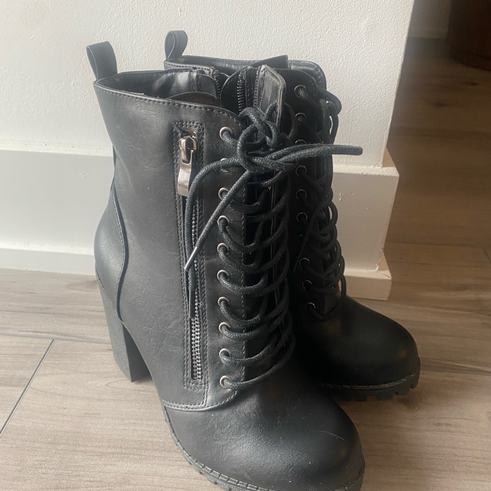 Dream Pairs Black Lace Up Boots with Chunky Heel
